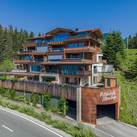 Kitzbueheler Alpenlodge A8 *